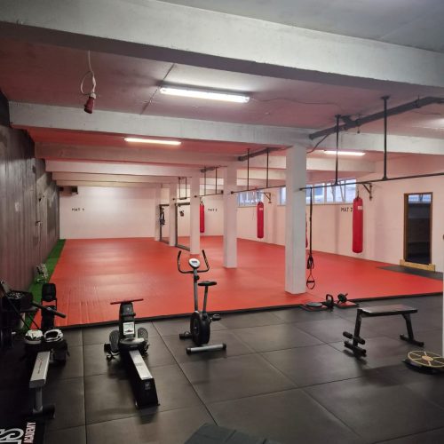 Iznajmljivanje sportske dvorane Split – tatami borilišta i kondicijski kutak s ergometrom, biciklom i vrećama