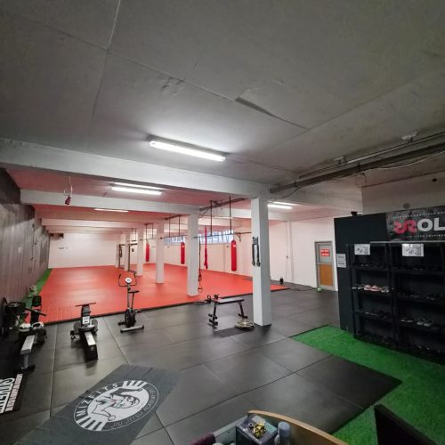 Pogled na tatami borilišta i kondicijski kutak s ergometrom i sobnom biciklom, sportska dvorana Split