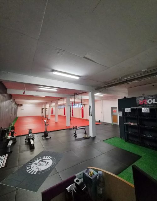 Pogled na tatami borilišta i kondicijski kutak s ergometrom i sobnom biciklom, sportska dvorana Split