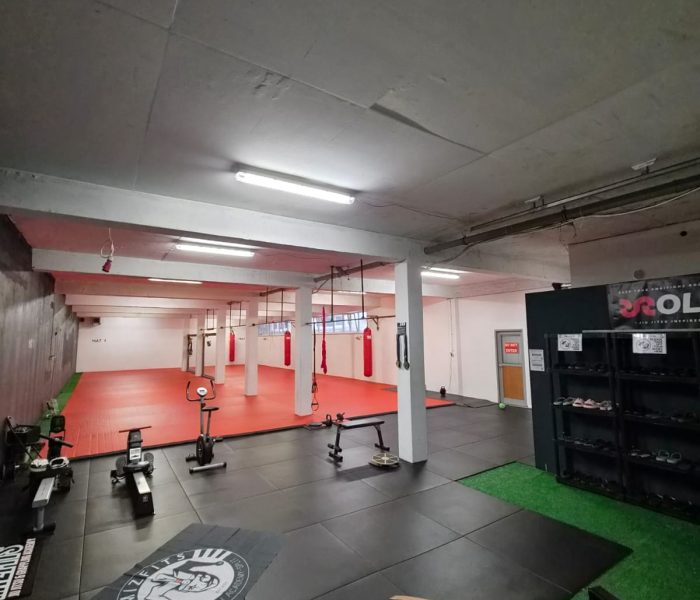Pogled na tatami borilišta i kondicijski kutak s ergometrom i sobnom biciklom, sportska dvorana Split